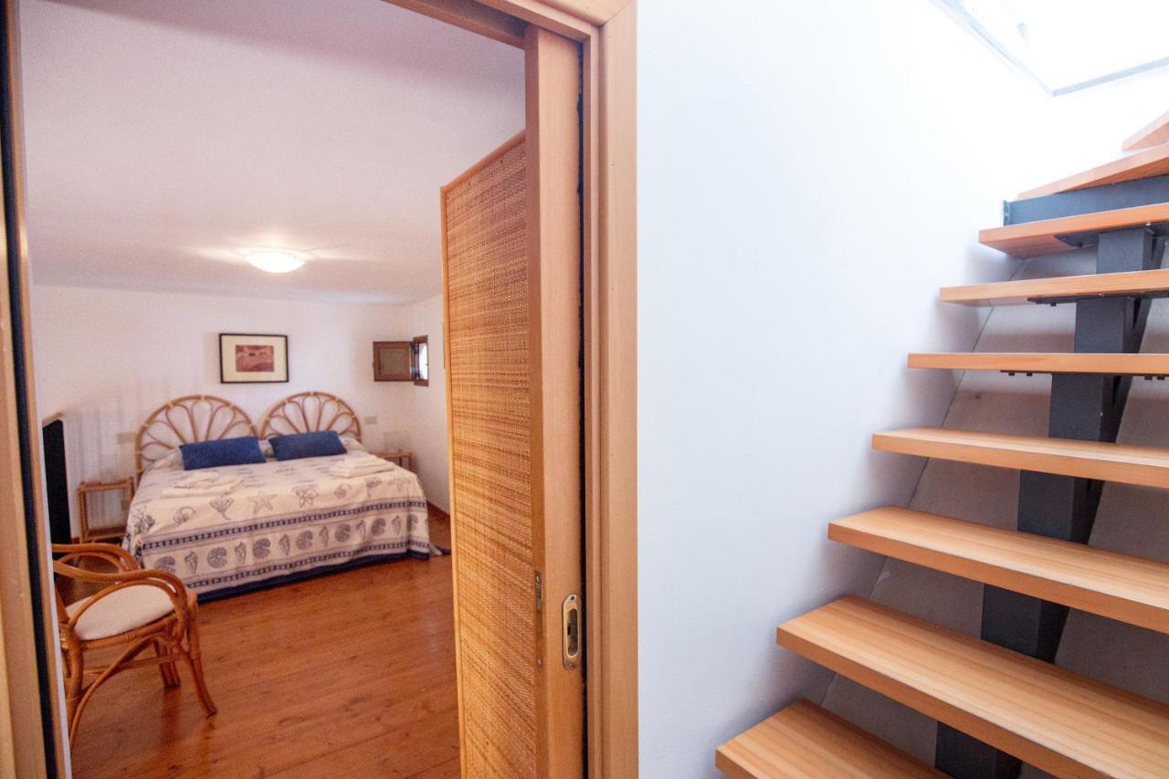 Casa Zu Peppino Apartment ลีปารี ภายนอก รูปภาพ
