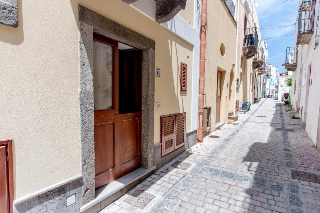 Casa Zu Peppino Apartment ลีปารี ภายนอก รูปภาพ